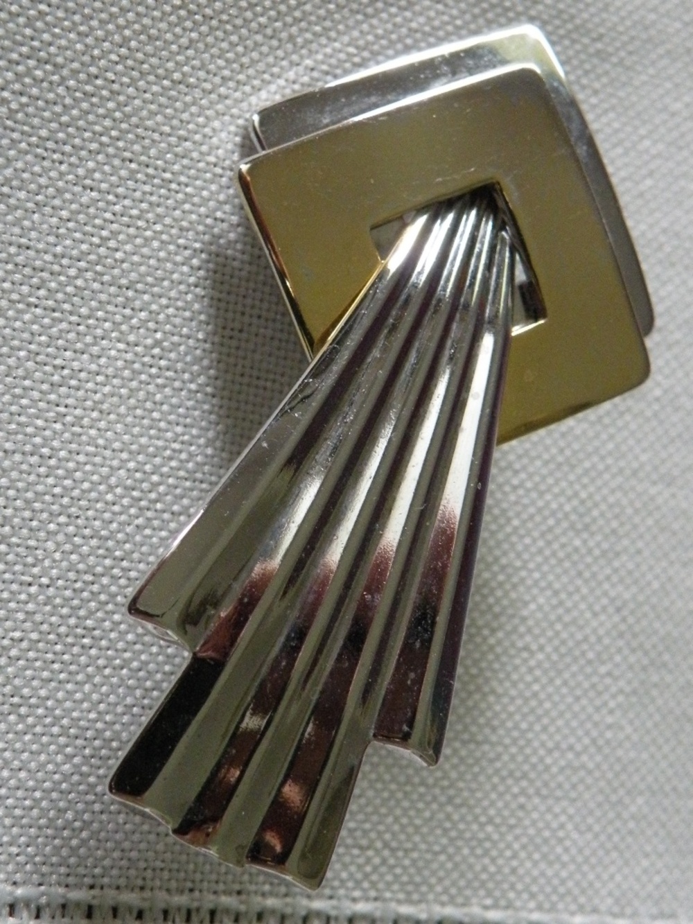 Vintage Art Deco Style Abstract Shooting Star Shiny Silver Tone Metal Pin